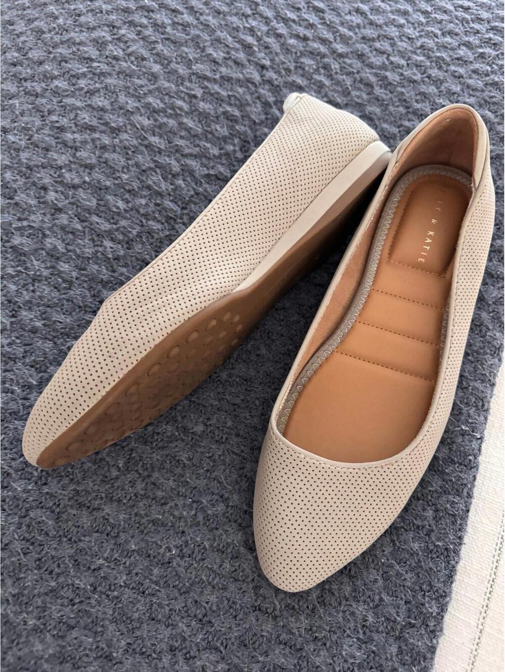 Kelly and Katie size 8.5 taupe flats excellent condition